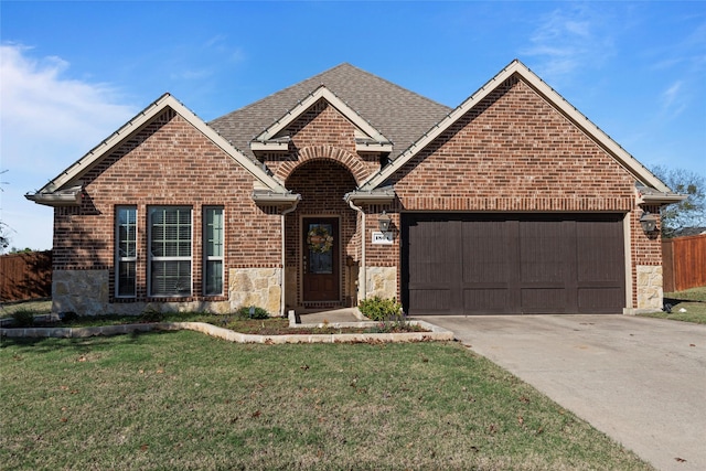 view of front property featuring a garage and a front yard