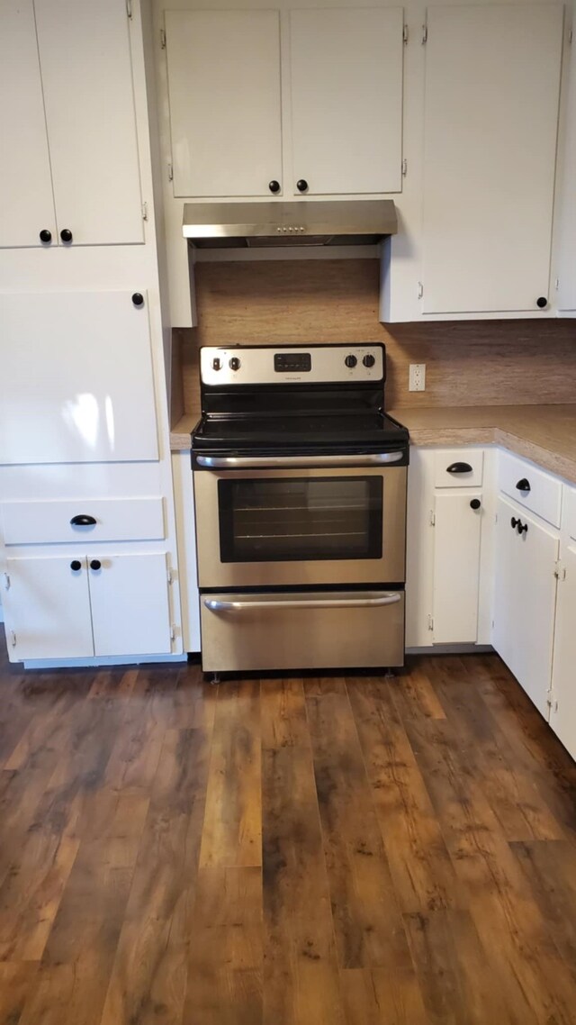 kitchen with white cabinetry, ceiling fan, dark hardwood / wood-style floors, and decorative backsplash