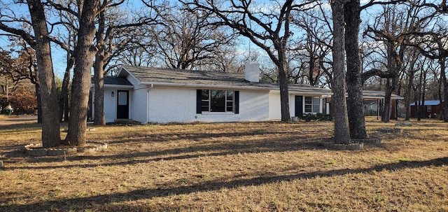 single story home featuring a front yard