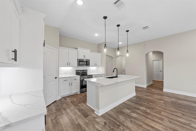 kitchen with a kitchen island with sink, sink, white cabinets, and stainless steel appliances