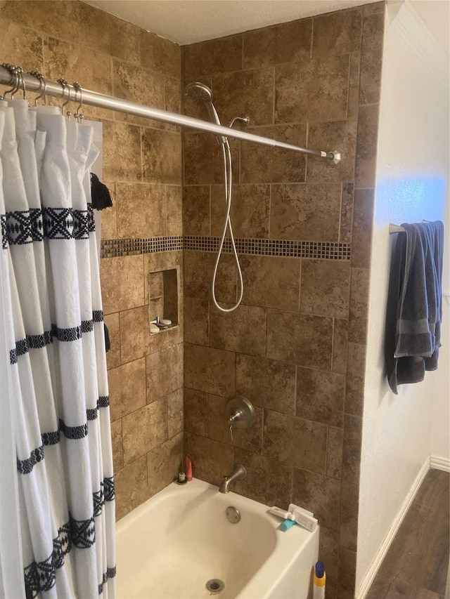 bathroom with shower / tub combo