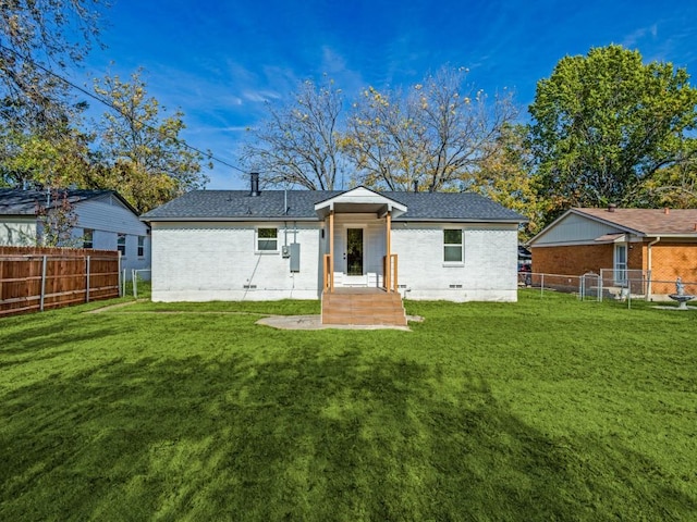 back of house featuring a lawn