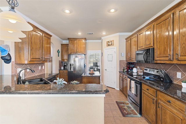 kitchen with pendant lighting, stainless steel appliances, tasteful backsplash, and sink