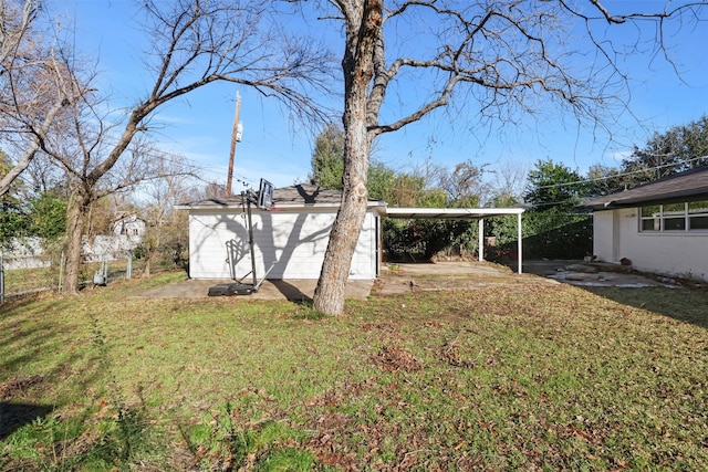 view of yard with a carport