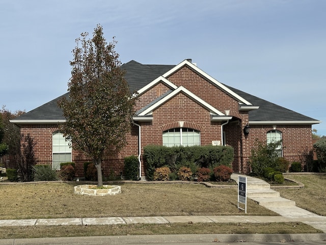 view of front of property with a front yard