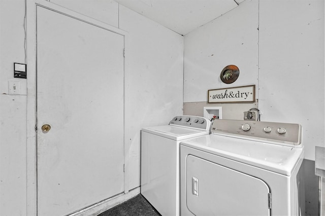 washroom featuring washing machine and clothes dryer