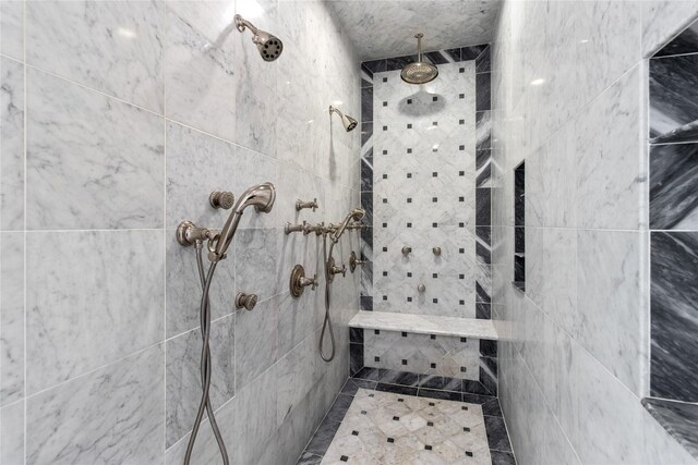 bathroom featuring tiled shower