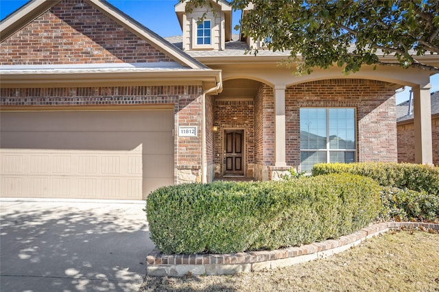 view of front facade featuring a garage