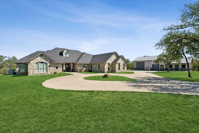 view of front facade with a garage and a front yard