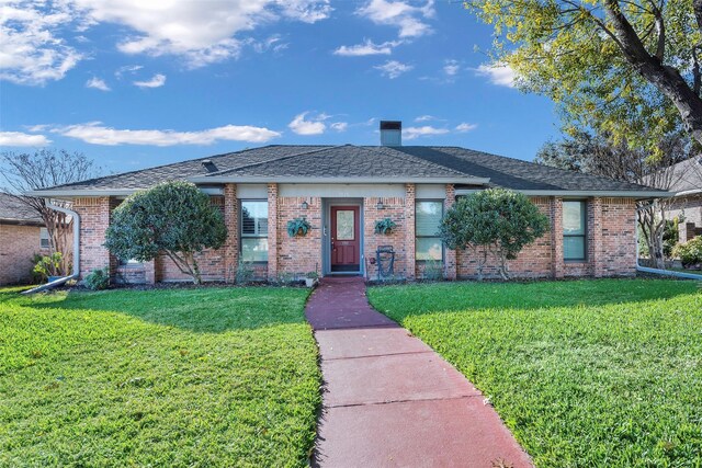 view of front of property with a front lawn