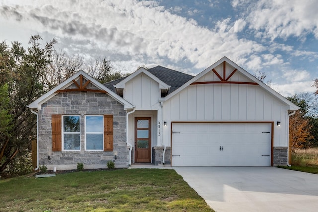 view of front of property featuring a garage and a front lawn