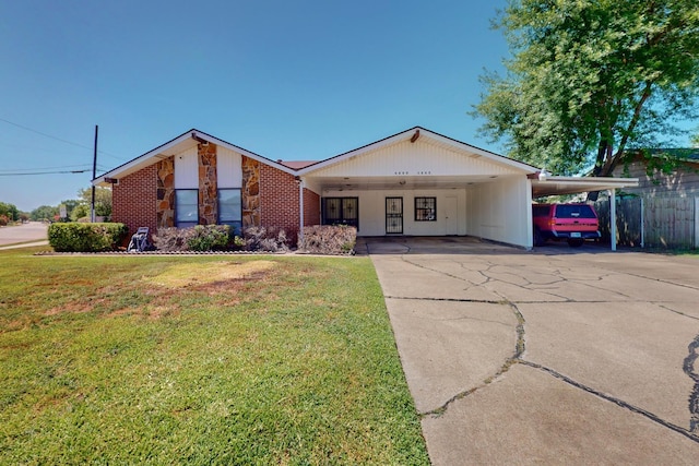 ranch-style house featuring a front lawn and a carport