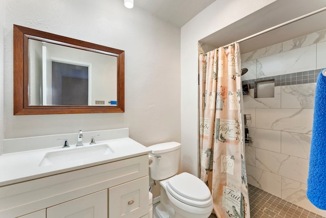 bathroom with a shower with shower curtain, vanity, and toilet