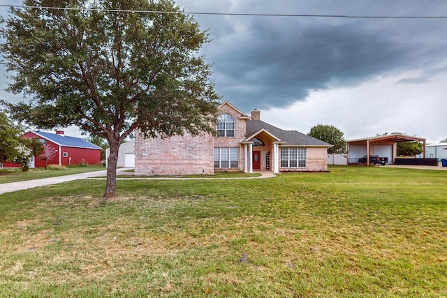 view of front of property featuring a front lawn