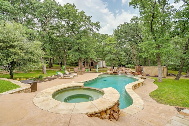 view of swimming pool featuring an in ground hot tub, a patio, an outbuilding, and a lawn