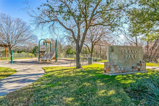 exterior space featuring a yard