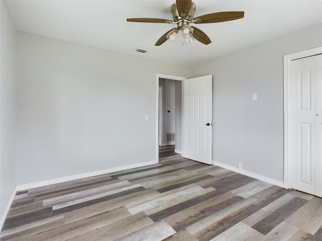 empty room featuring hardwood / wood-style floors and ceiling fan