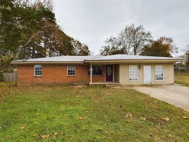 single story home with a front yard