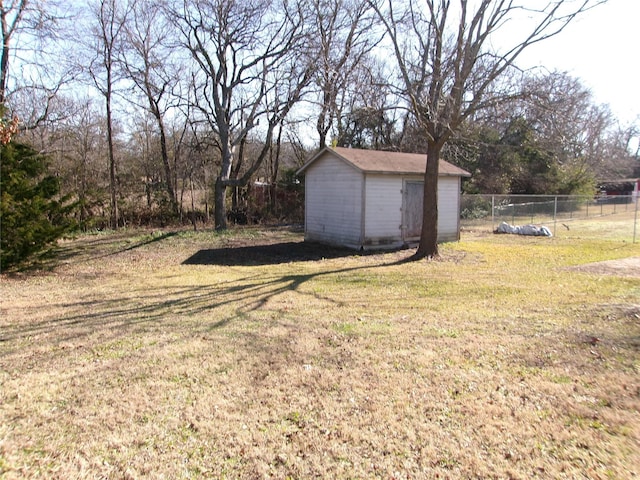 view of yard with a storage shed