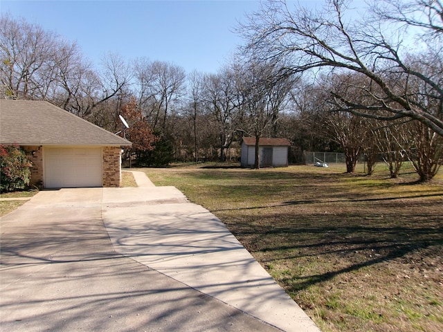 view of yard with a shed