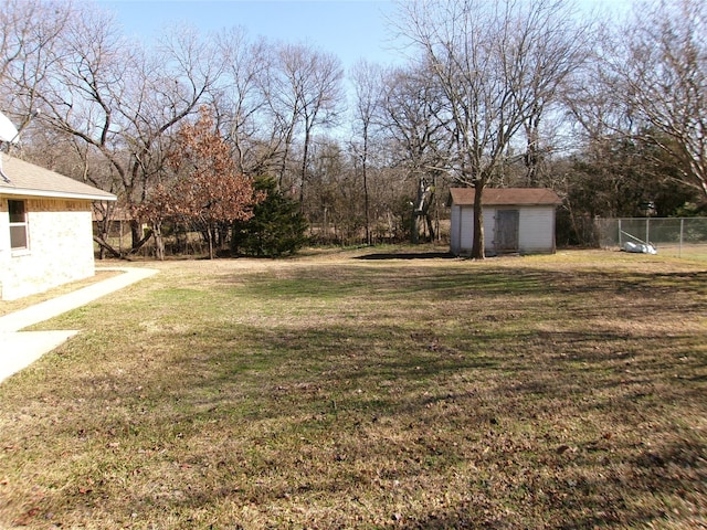 view of yard with a storage unit