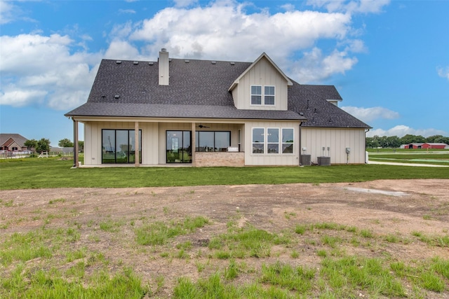 back of house featuring a lawn