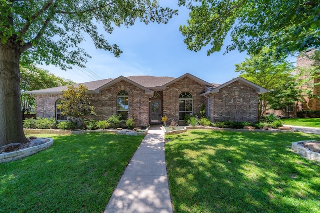 ranch-style house featuring a front yard