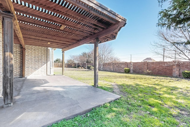 view of yard with a patio and a pergola