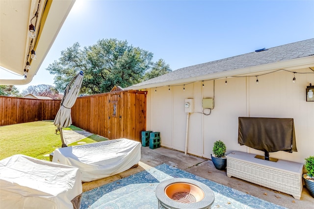 view of patio with a fire pit