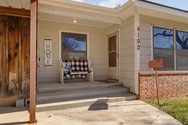 entrance to property featuring a porch