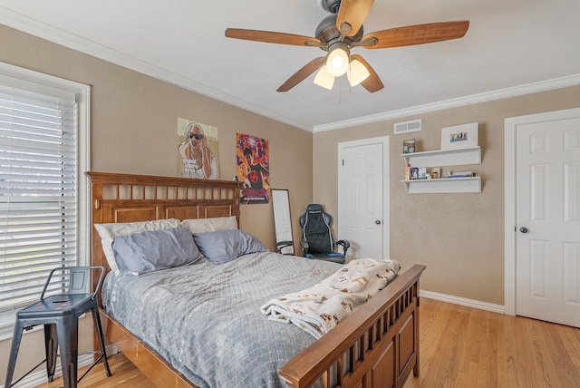 bedroom with ceiling fan, crown molding, and light hardwood / wood-style floors