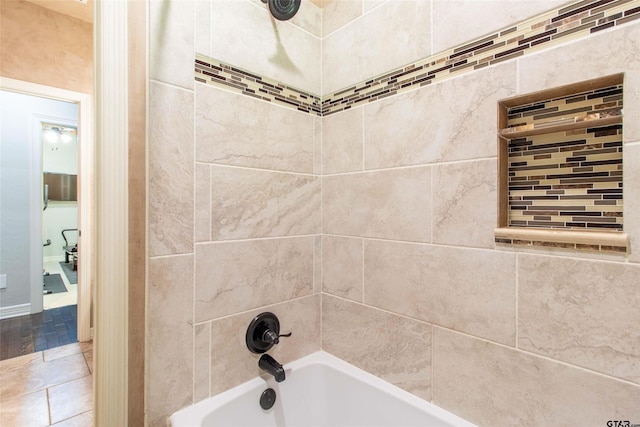 bathroom with tiled shower / bath