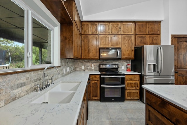 kitchen with double oven range, stainless steel fridge with ice dispenser, sink, and decorative backsplash