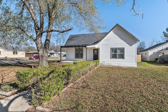 view of front of house featuring a front yard