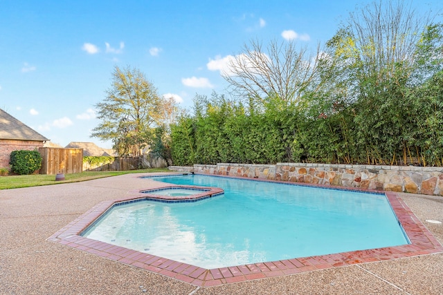 view of pool featuring an in ground hot tub