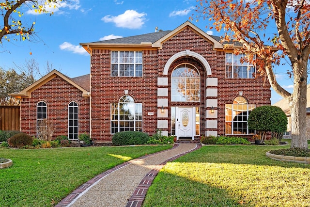 view of front property featuring a front yard