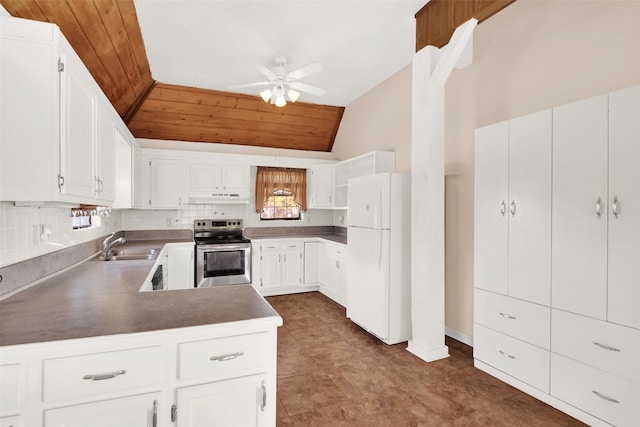 kitchen featuring stainless steel electric stove, sink, white cabinets, white fridge, and ceiling fan