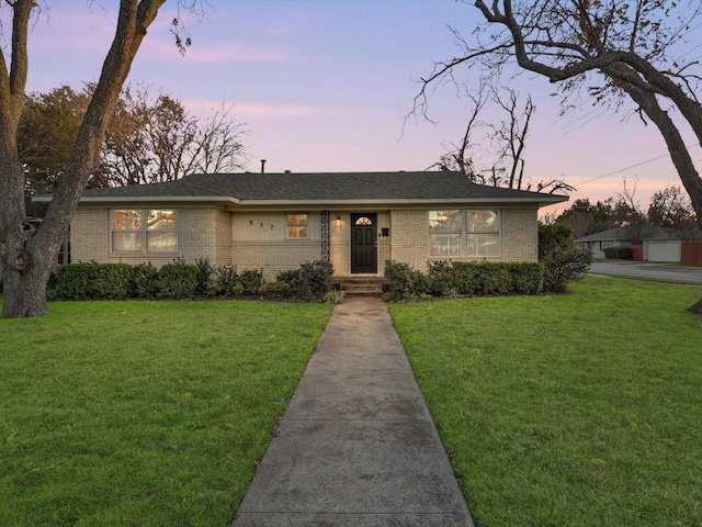 single story home featuring a lawn