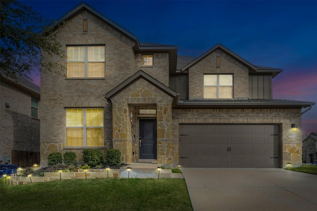 view of front facade featuring a garage