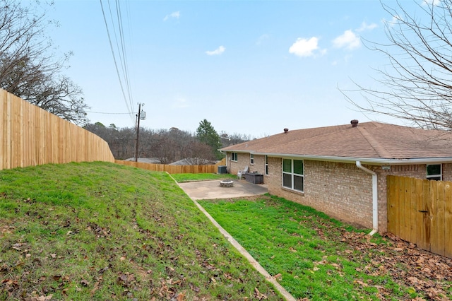 view of yard featuring a patio