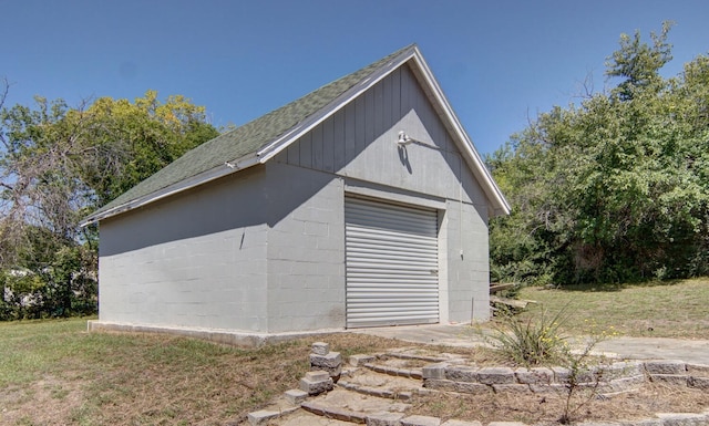 garage featuring a lawn