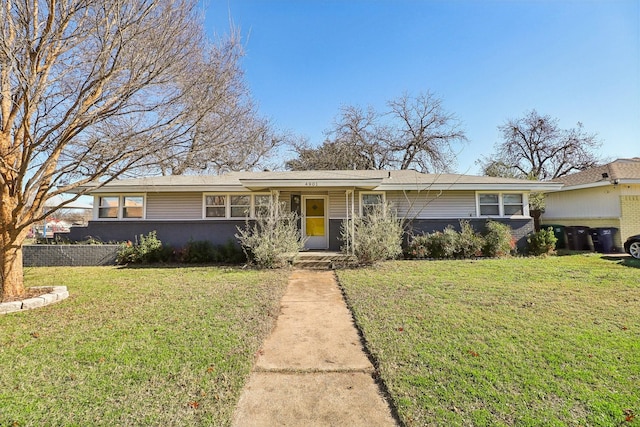 single story home with a front yard