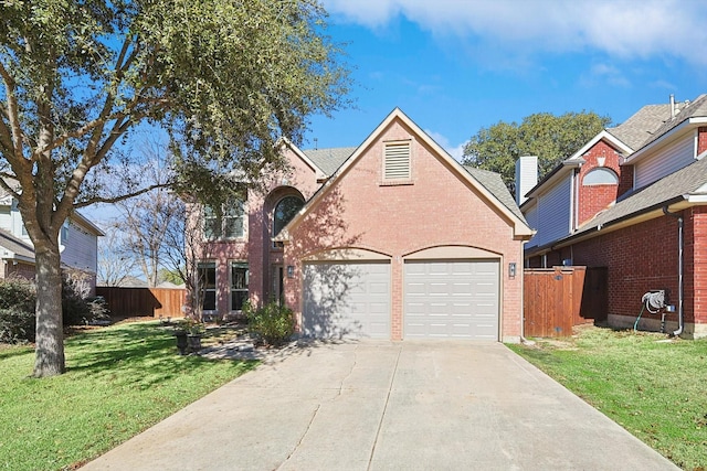 view of front of house featuring a front lawn