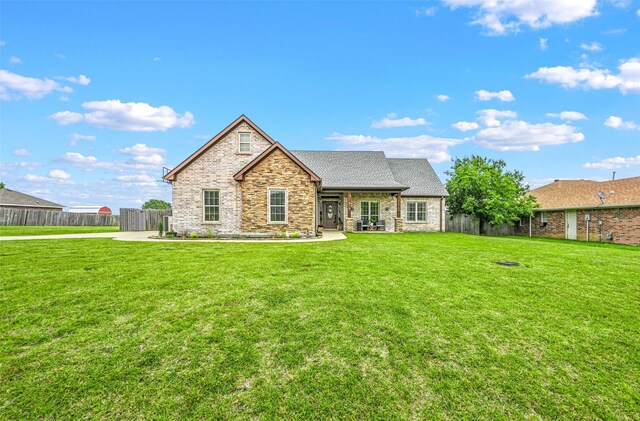 view of front facade with a front lawn