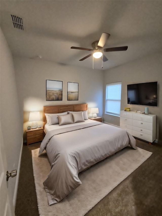 bedroom with ceiling fan