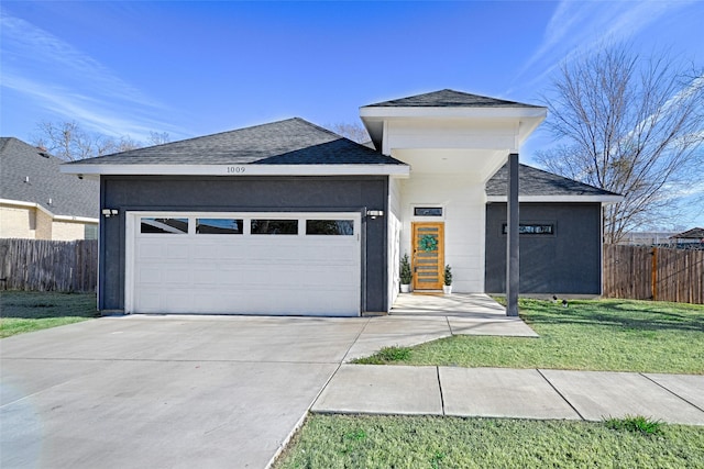 view of front of house featuring a front lawn and a garage