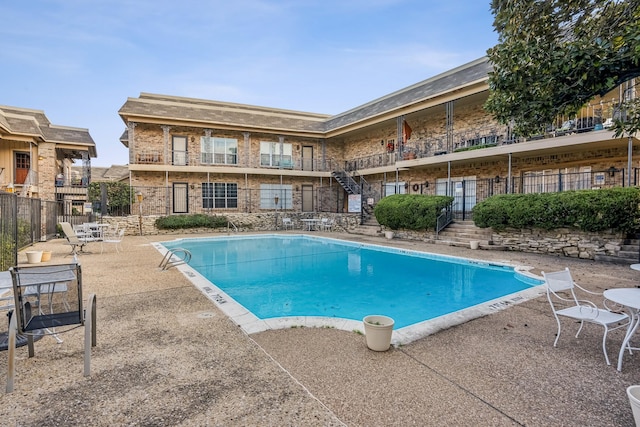 view of swimming pool featuring a patio