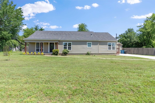 view of front of property featuring a front yard