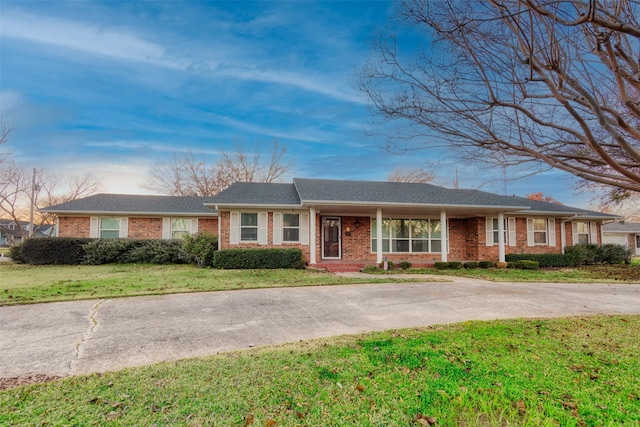 ranch-style home with a front yard