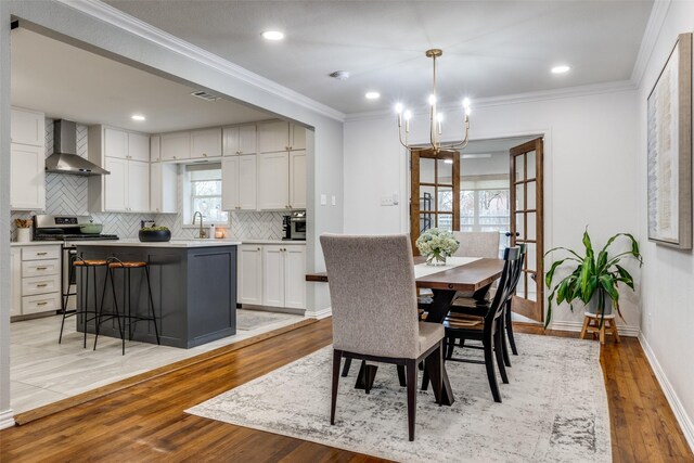 kitchen with a center island, hanging light fixtures, a barn door, built in microwave, and a chandelier